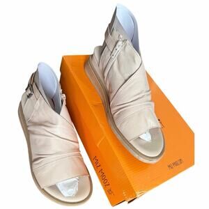 Miz Mooz Conor Cream Leather Sandals EU 38/ 7.5 NIB Backstrap Comfort Shoes
